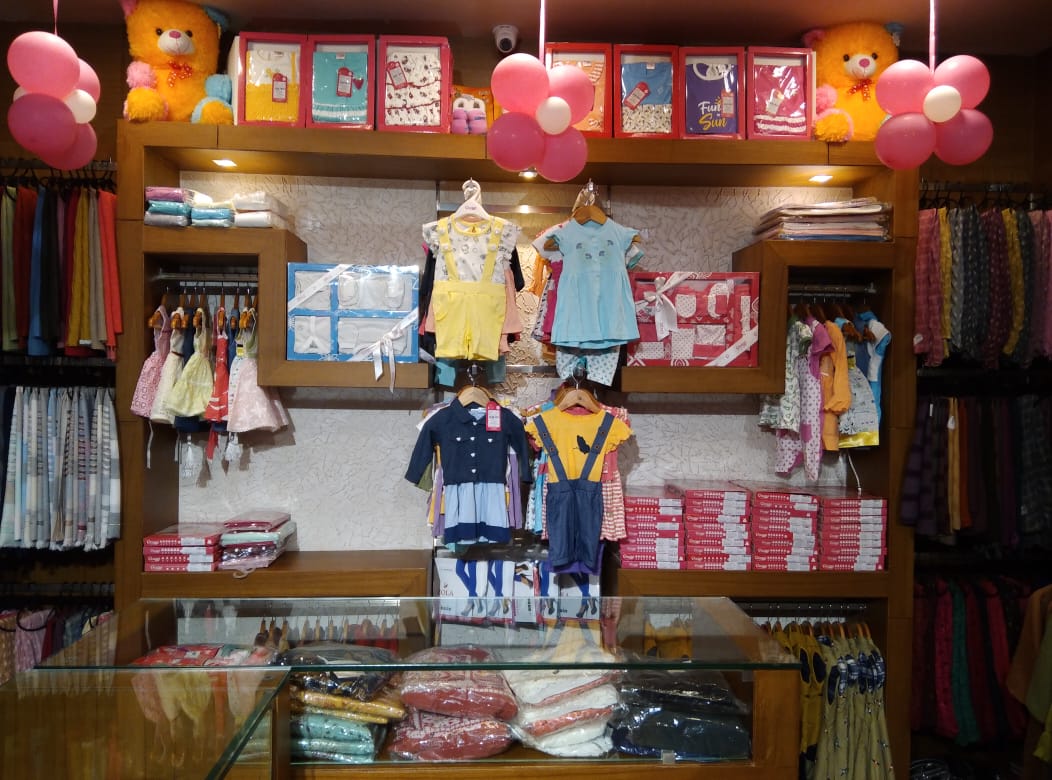 Lillie & Lee-Dress To Impress